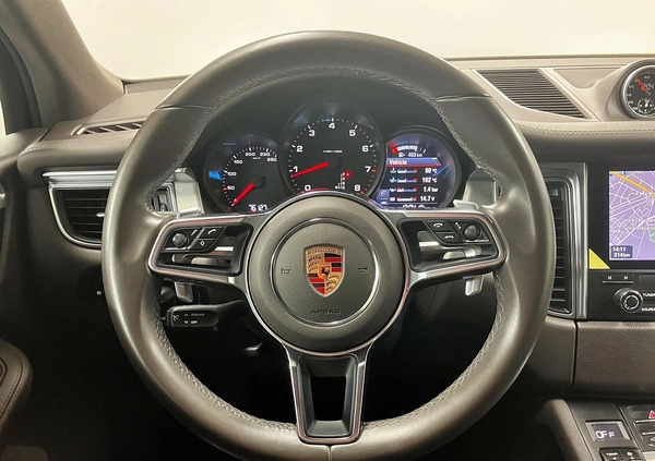 Porsche Macan cena 179000 przebieg: 76146, rok produkcji 2018 z Trzcianka małe 781